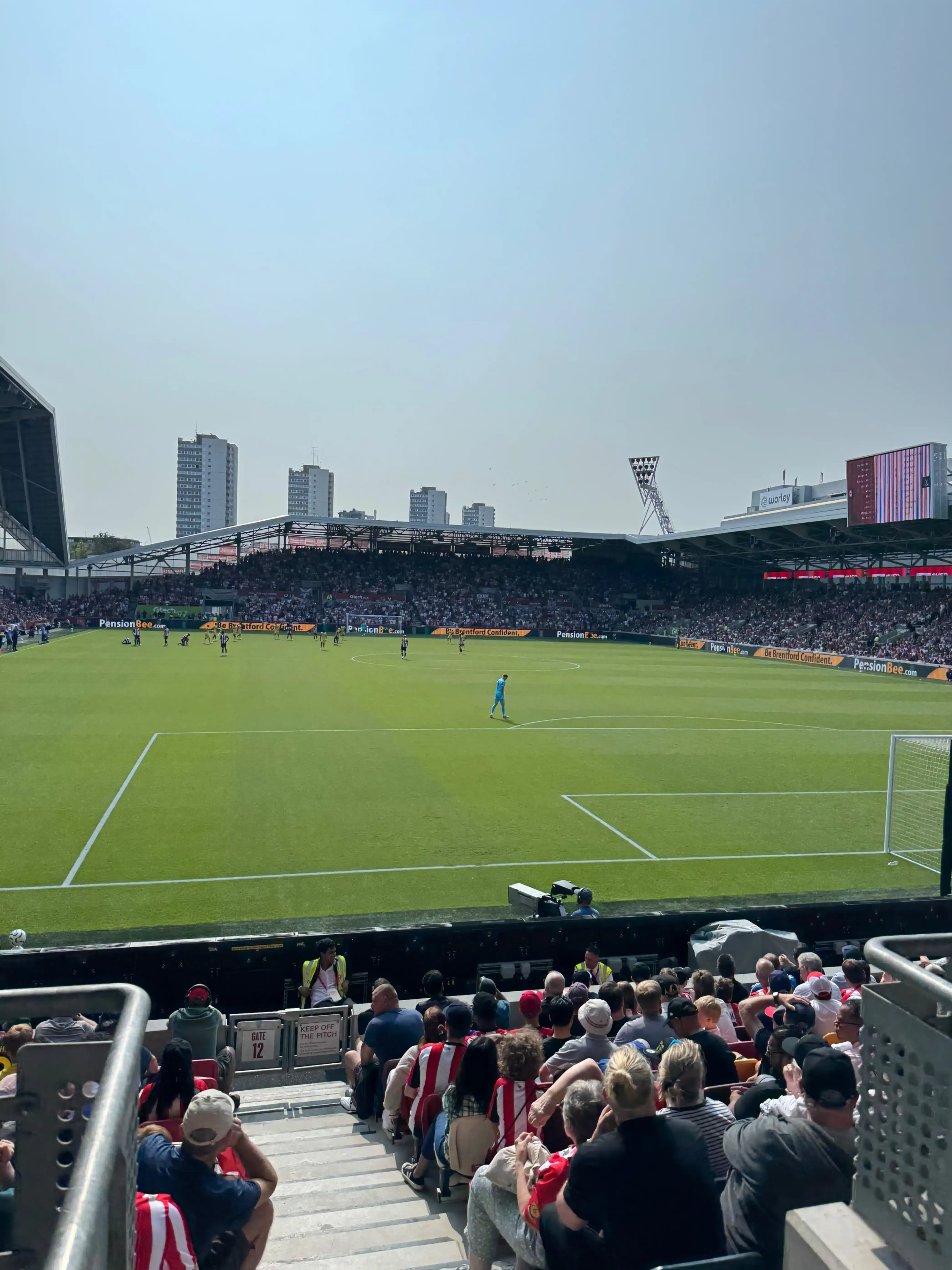 brentford stadion view during a live match